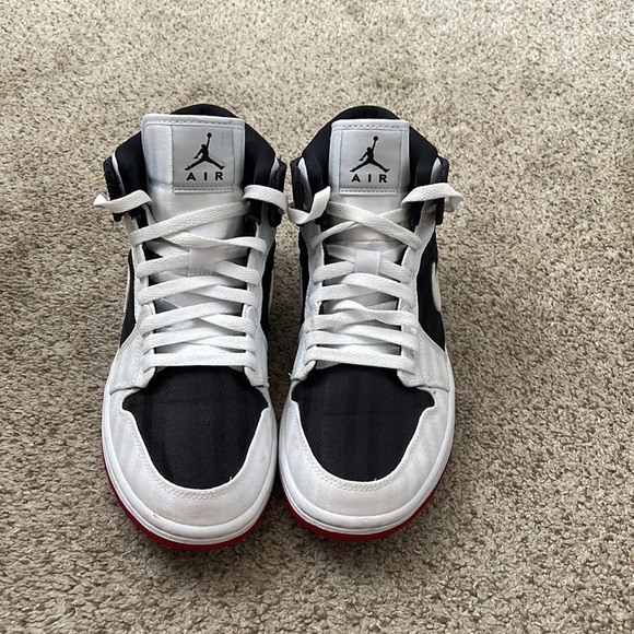 Limited Edition Air Jordan’s😍😍 - Picture 2 of 3